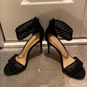 🎉HP🎉 NWOT Antonio Melani Open Toe Suede Heels